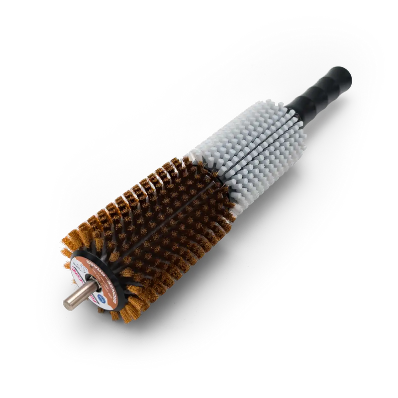 Ladda bilden i gallerivisaren, Rundbürste mit braunen und weißen Borsten und schwarzem Griff.