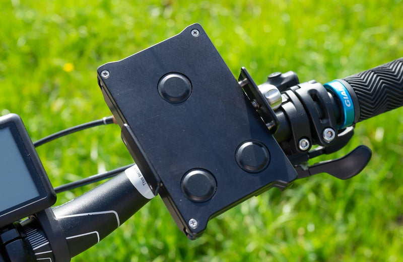 Laden Sie das Bild in Galerie -Viewer, Handy-Halterung Fahrrad mit Akkufach | POWER MOUNT Slim - raze-cat