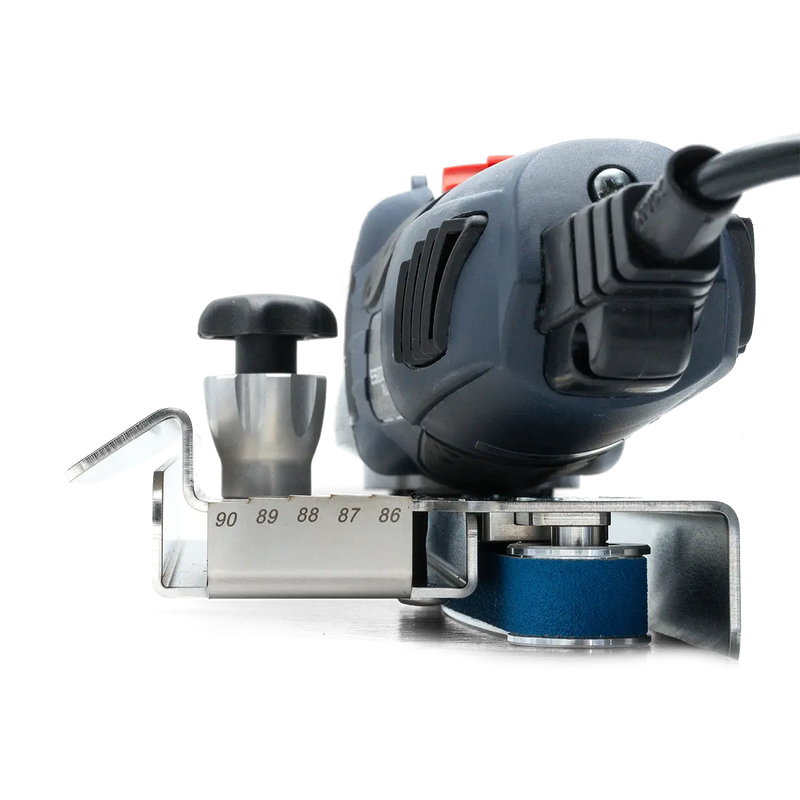 Laden Sie das Bild in Galerie -Viewer, Elektrische Schleifmaschine in Blau und Schwarz mit rotem Schalter, Modell 'ES2000 PLUS' von raze-cat.
