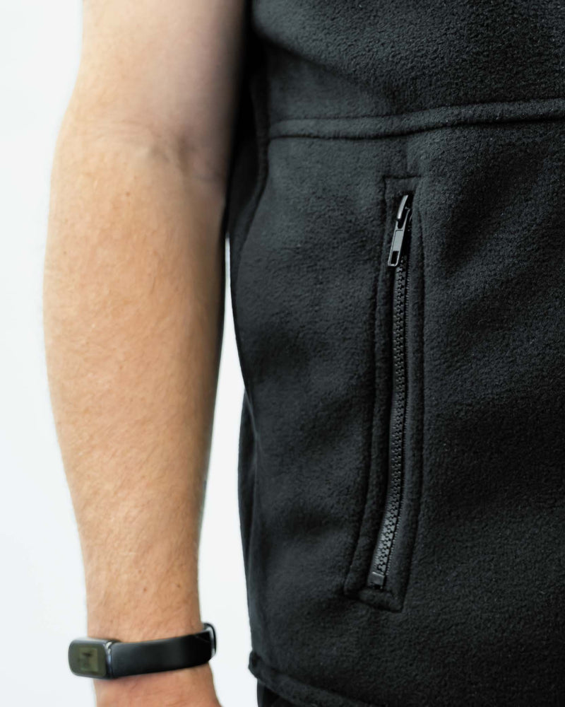 Lade das Bild in Galerie-Viewer, raze-cat Fleece Weste - Frontal Tasche Detail
