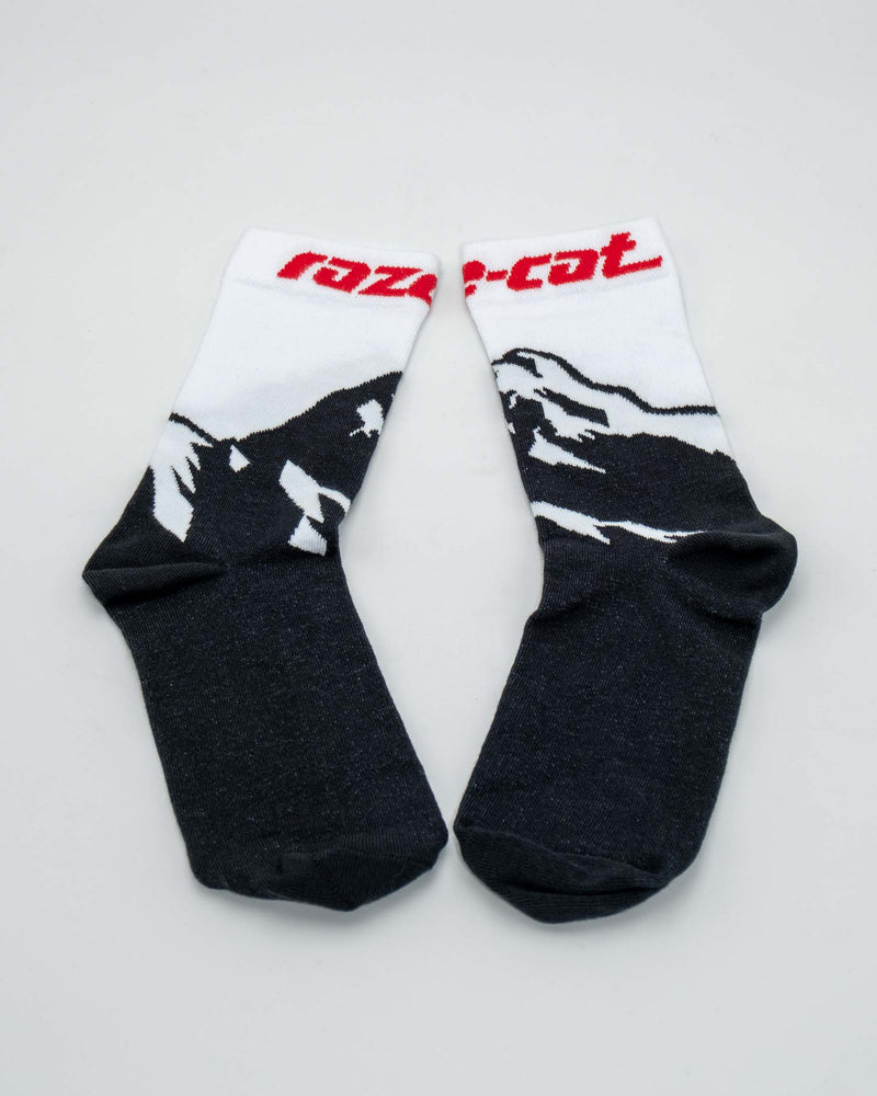 Lade das Bild in Galerie-Viewer, raze-cat Socken mit Bergen
