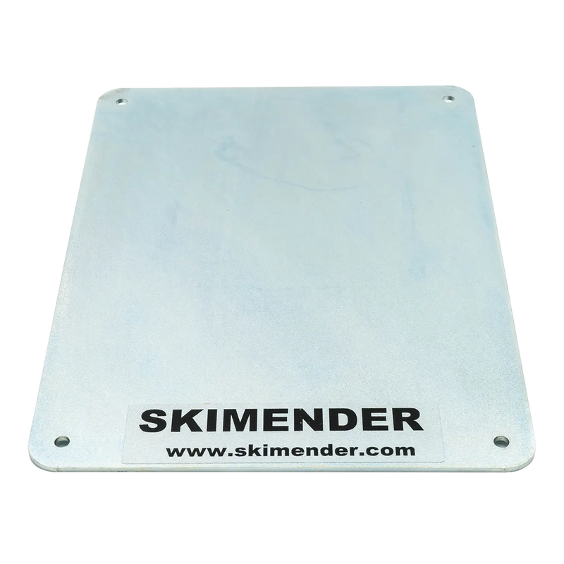 Load image into Gallery viewer, Rechteckige Metallplatte mit vier Bohrlöchern an den Ecken und Aufkleber mit der Aufschrift 'SKIMENDER www.skimender.com'.
