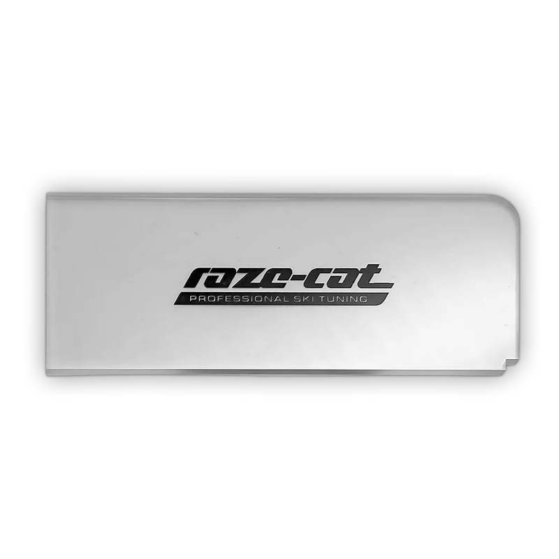 Load image into Gallery viewer, Wachsklinge aus transparentem Plexiglas mit aufgedrucktem raze-cat Logo in schwarz.
