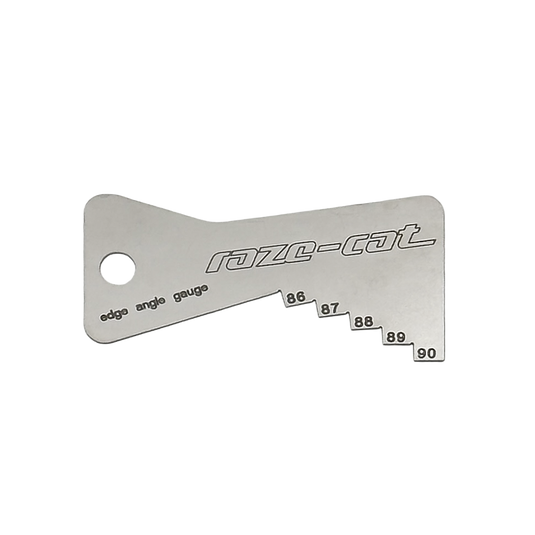 Kleines Stück Blech in Form eines Stundenglases. Winkel von 86° bis 90° an einer Seite herausgestanzt.